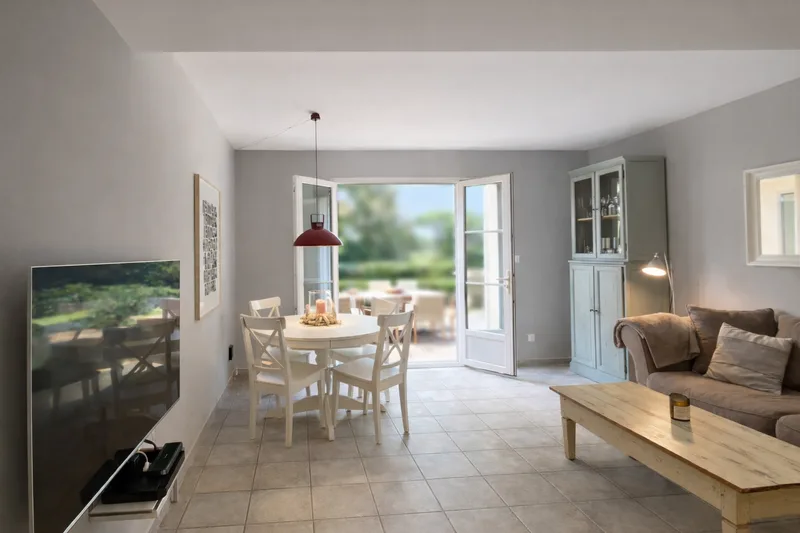SOLD - ELEGANT HOUSE IN A PRIVATE AND SECURE ESTATE WITH SWIMMING POOL