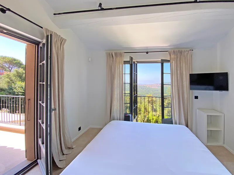 LUXURY JEWEL WITH MAGNIFICENT SEA VIEW, WALKING DISTANCE TO THE VILLAGE