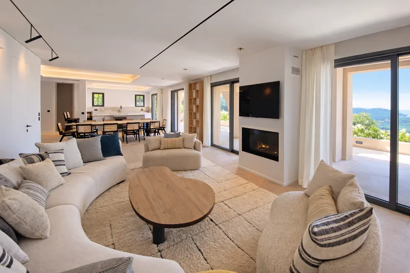 LUXURY JEWEL WITH MAGNIFICENT SEA VIEW, WALKING DISTANCE TO THE VILLAGE