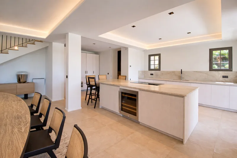 LUXURY JEWEL WITH MAGNIFICENT SEA VIEW, WALKING DISTANCE TO THE VILLAGE