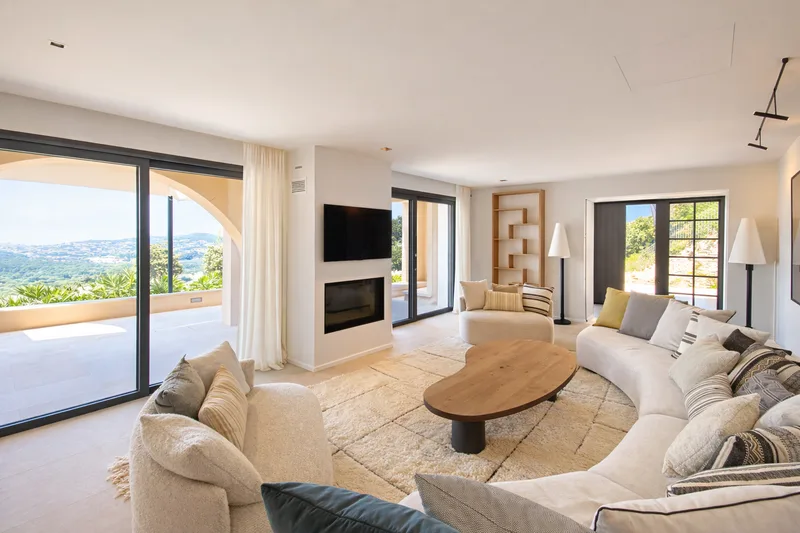 LUXURY JEWEL WITH MAGNIFICENT SEA VIEW, WALKING DISTANCE TO THE VILLAGE