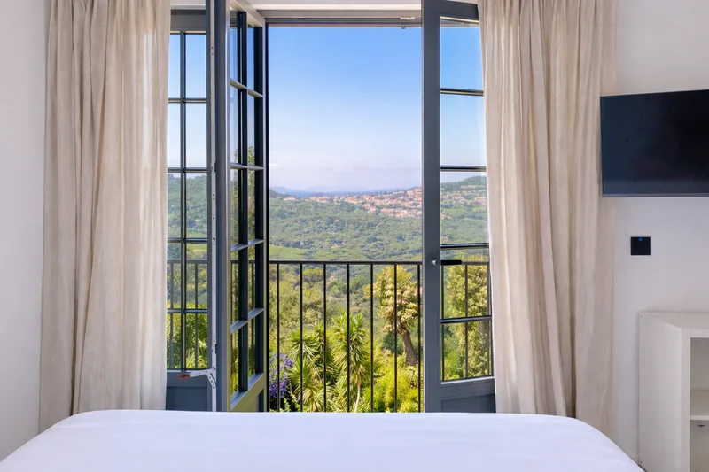 LUXURY JEWEL WITH MAGNIFICENT SEA VIEW, WALKING DISTANCE TO THE VILLAGE