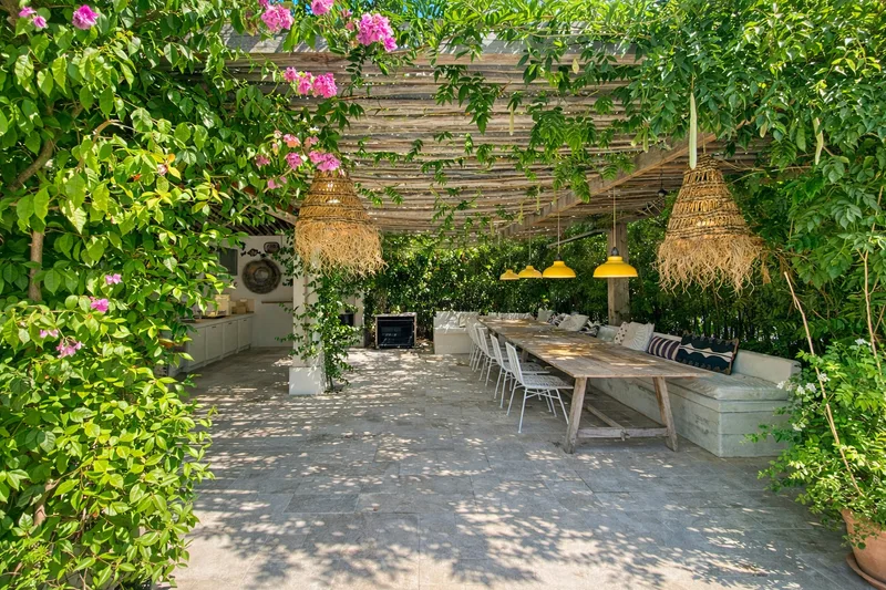HIGH-QUALITY VILLA WITH HEATED POOL – GULF OF SAINT-TROPEZ