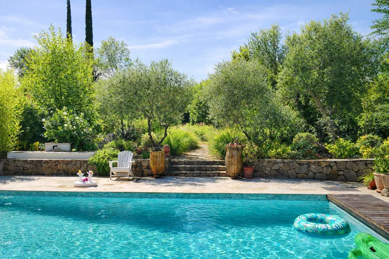 HIGH-QUALITY VILLA WITH HEATED POOL – GULF OF SAINT-TROPEZ