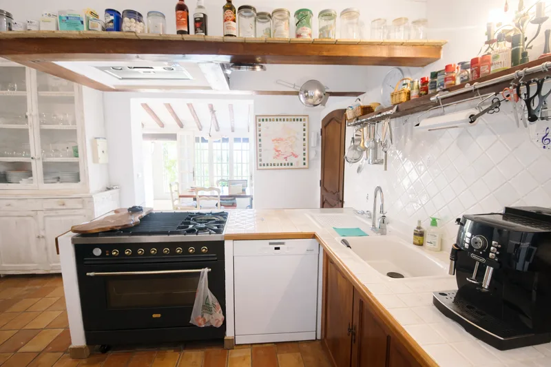 CHARMING PROVENÇAL HOUSE   SEA VIEW AND EXCEPTIONAL SETTING
