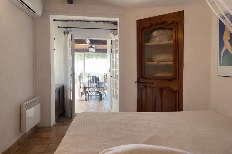 CHARMING PROVENÇAL HOUSE   SEA VIEW AND EXCEPTIONAL SETTING