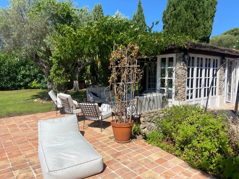 CHARMING PROVENÇAL HOUSE   SEA VIEW AND EXCEPTIONAL SETTING