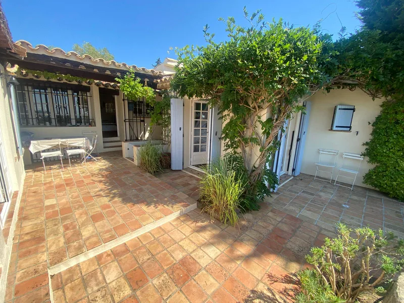 CHARMING PROVENÇAL HOUSE   SEA VIEW AND EXCEPTIONAL SETTING