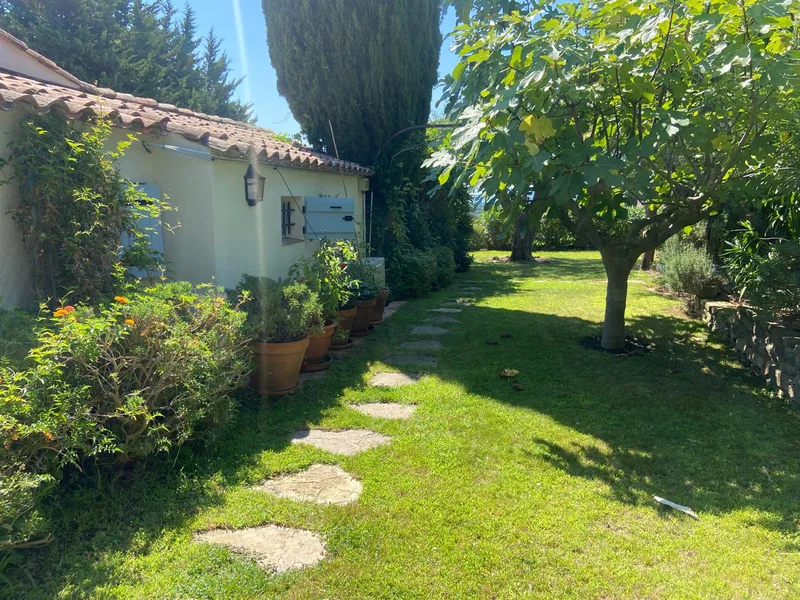 CHARMING PROVENÇAL HOUSE   SEA VIEW AND EXCEPTIONAL SETTING