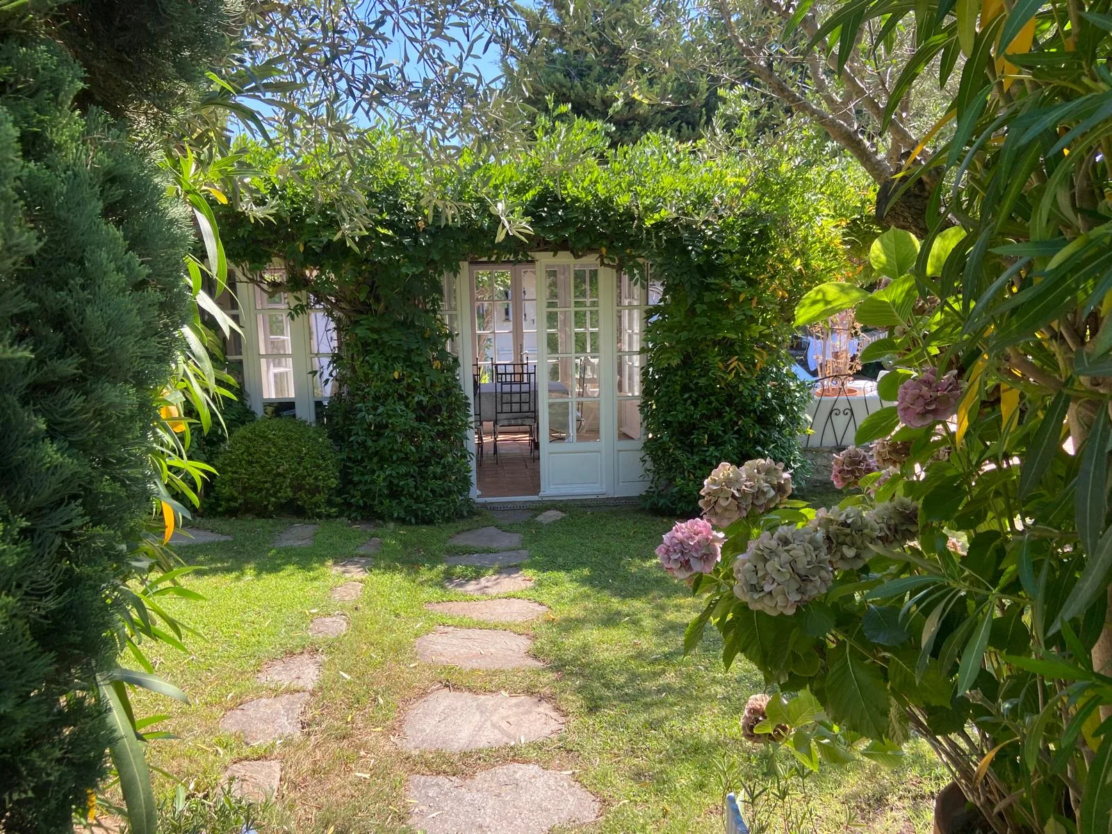 CHARMING PROVENÇAL HOUSE   SEA VIEW AND EXCEPTIONAL SETTING