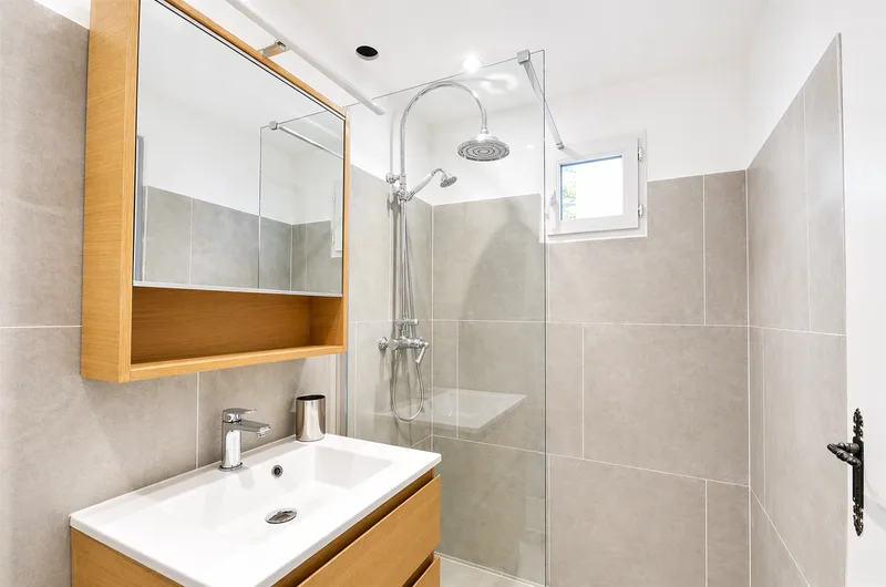 SEMI-DETACHED HOUSE TO RENOVATE IN RAMATUELLE – CLOSE TO BEACHES, SOUTH-FACING  DEUTSCH