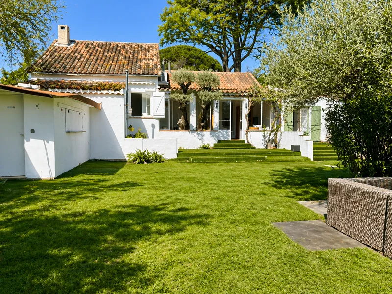 SEMI-DETACHED HOUSE TO RENOVATE IN RAMATUELLE – CLOSE TO BEACHES, SOUTH-FACING  DEUTSCH