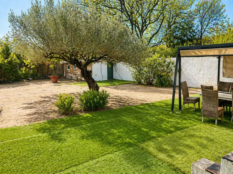 SEMI-DETACHED HOUSE TO RENOVATE IN RAMATUELLE – CLOSE TO BEACHES, SOUTH-FACING  DEUTSCH