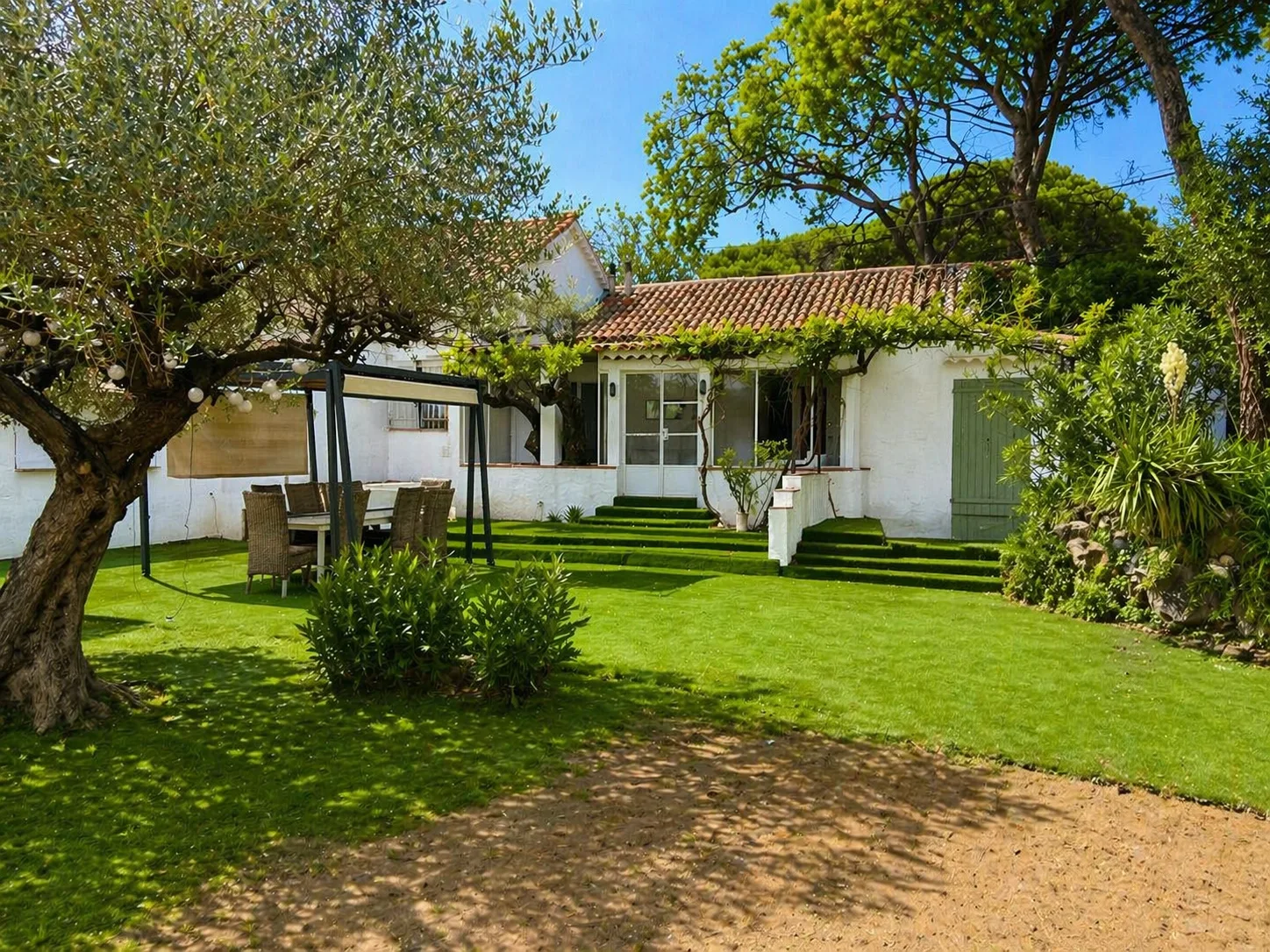 SEMI-DETACHED HOUSE TO RENOVATE IN RAMATUELLE – CLOSE TO BEACHES, SOUTH-FACING  DEUTSCH