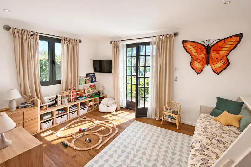 ELEGANT RENOVATED VILLA WITH SWIMMING POOL AND POOL HOUSE, CLOSE TO THE BEAUVALLON GOLF COURSE