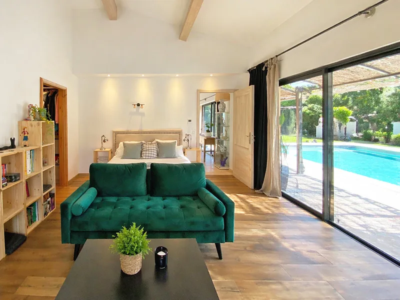 ELEGANT RENOVATED VILLA WITH SWIMMING POOL AND POOL HOUSE, CLOSE TO THE BEAUVALLON GOLF COURSE