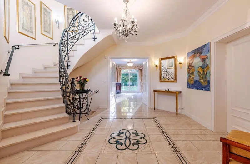 Exclusive Villa with Park-Like Grounds in Hamburg-Hochkamp