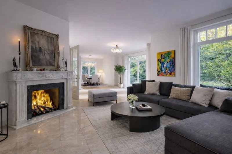 Exclusive Villa with Park-Like Grounds in Hamburg-Hochkamp