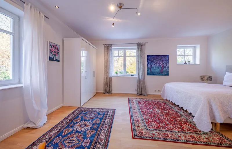 Exclusive Villa with Park-Like Grounds in Hamburg-Hochkamp