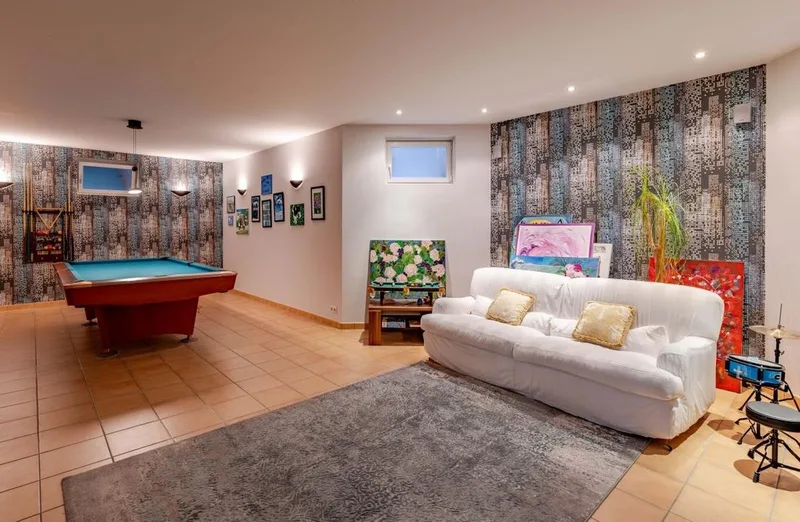 Exclusive Villa with Park-Like Grounds in Hamburg-Hochkamp