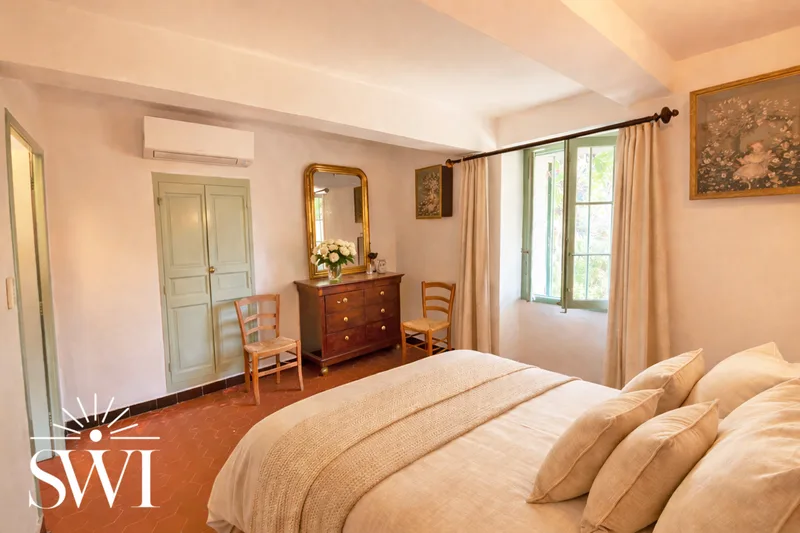 GEM IN THE HEART OF RAMATUELLE WITH SOUTH-FACING BALCONY