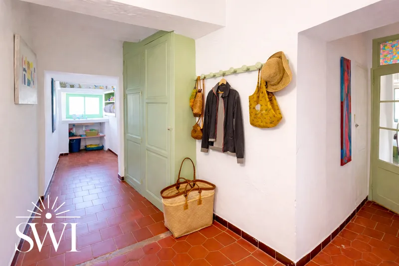 GEM IN THE HEART OF RAMATUELLE WITH SOUTH-FACING BALCONY