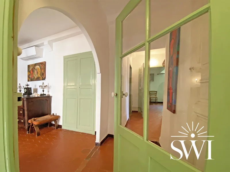 GEM IN THE HEART OF RAMATUELLE WITH SOUTH-FACING BALCONY