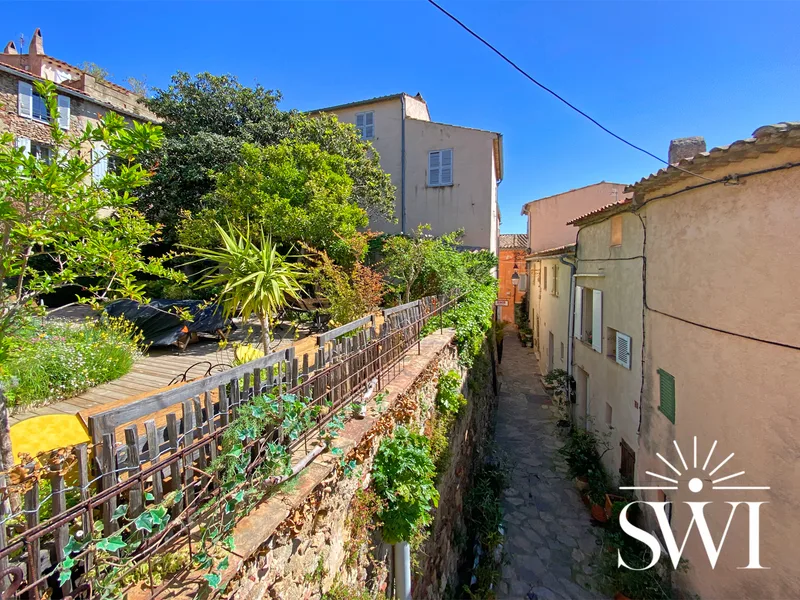 GEM IN THE HEART OF RAMATUELLE WITH SOUTH-FACING BALCONY