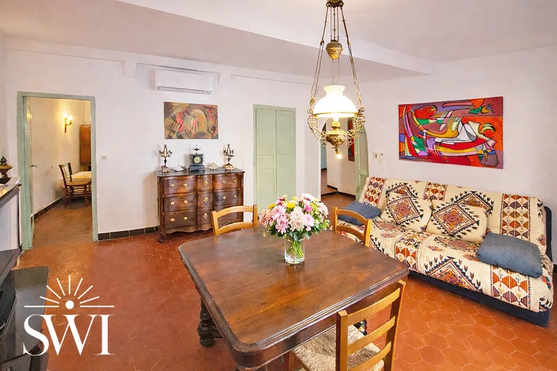 GEM IN THE HEART OF RAMATUELLE WITH SOUTH-FACING BALCONY