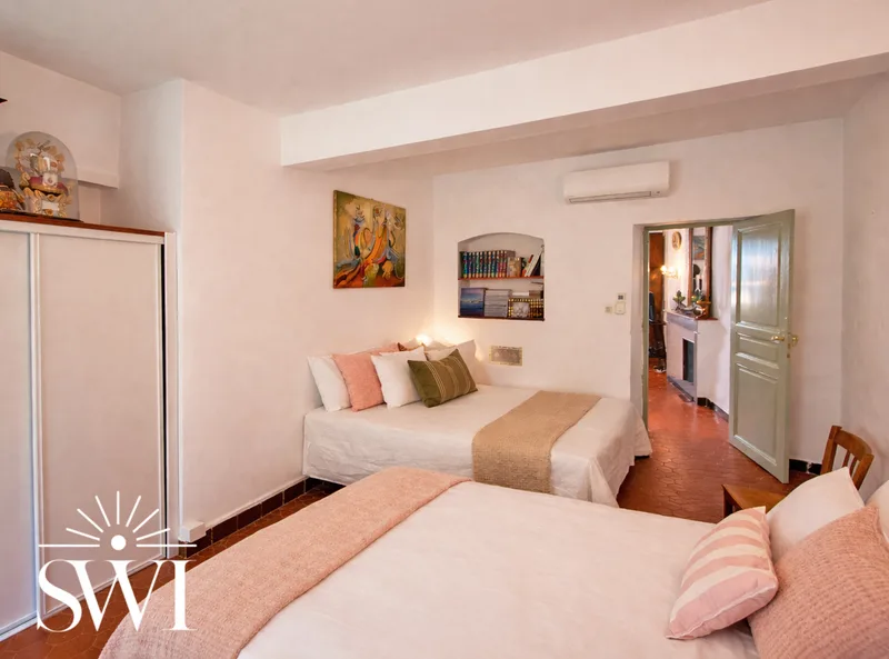 GEM IN THE HEART OF RAMATUELLE WITH SOUTH-FACING BALCONY