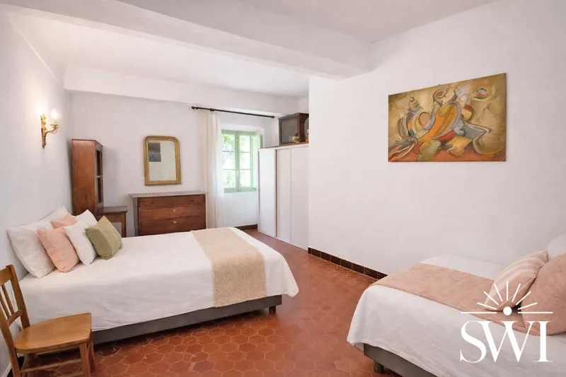 GEM IN THE HEART OF RAMATUELLE WITH SOUTH-FACING BALCONY