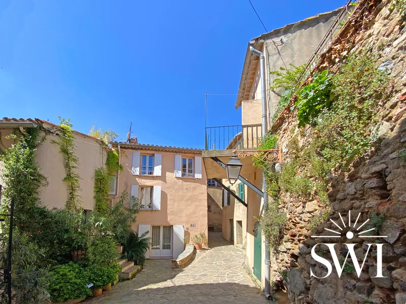 GEM IN THE HEART OF RAMATUELLE WITH SOUTH-FACING BALCONY
