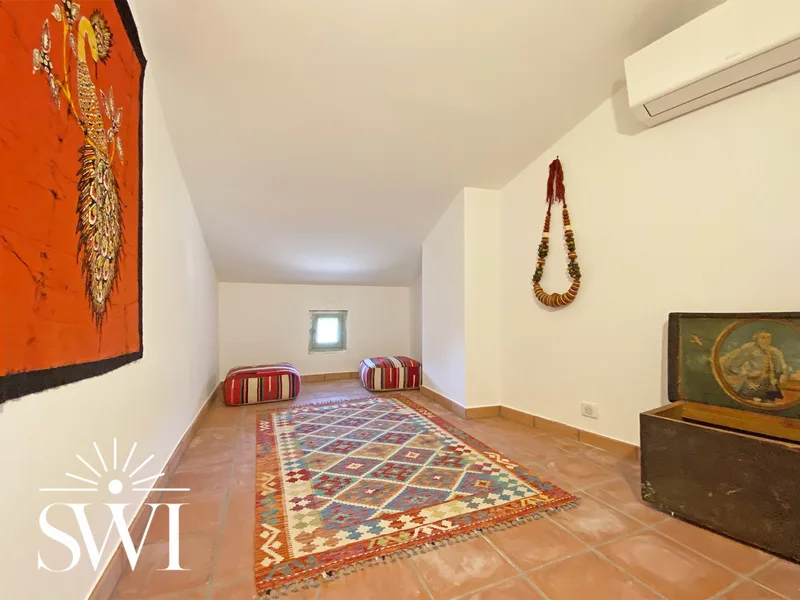 GEM IN THE HEART OF RAMATUELLE WITH SOUTH-FACING BALCONY