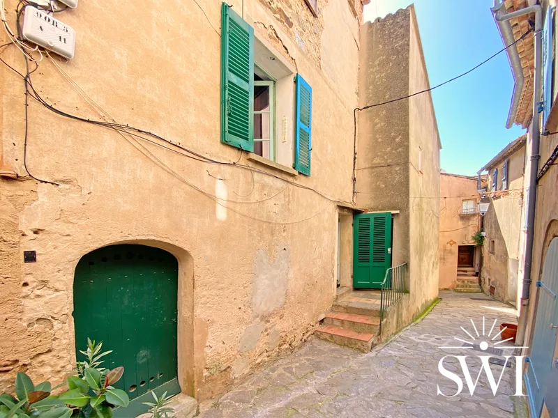 GEM IN THE HEART OF RAMATUELLE WITH SOUTH-FACING BALCONY