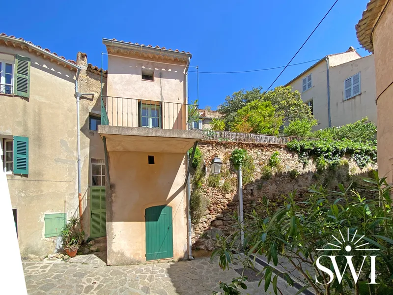 GEM IN THE HEART OF RAMATUELLE WITH SOUTH-FACING BALCONY