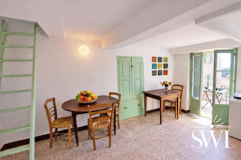GEM IN THE HEART OF RAMATUELLE WITH SOUTH-FACING BALCONY