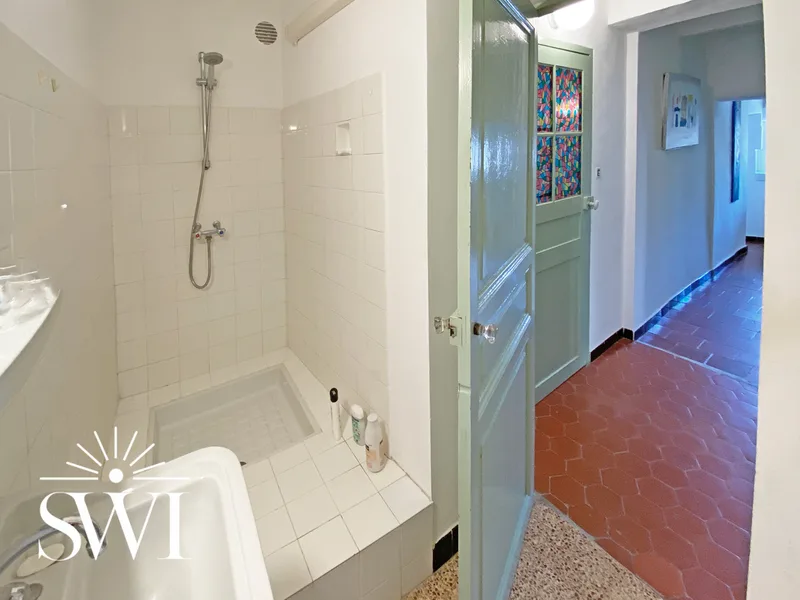 GEM IN THE HEART OF RAMATUELLE WITH SOUTH-FACING BALCONY