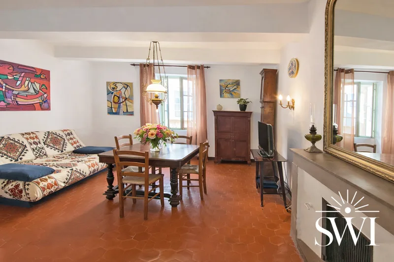 GEM IN THE HEART OF RAMATUELLE WITH SOUTH-FACING BALCONY
