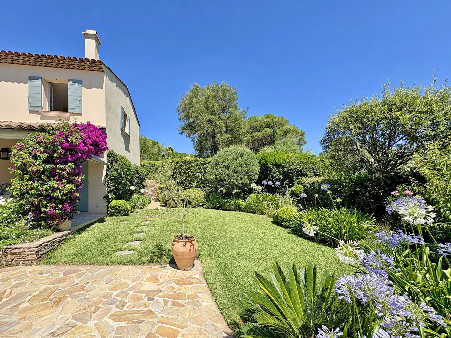 SOLD IN LESS THAN ONE MONTH IN A SOUGHT-AFTER PRIVATE ESTATE IN GASSIN