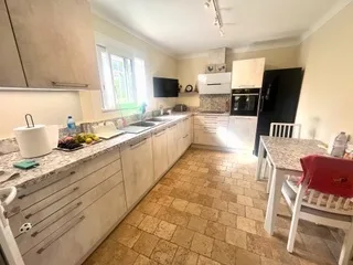 ELEGANT PROVENCAL VILLA WITH SWIMMING POOL JUST STEPS FROM THE VILLAGE  DEUTSCH (MAJUSCULES)