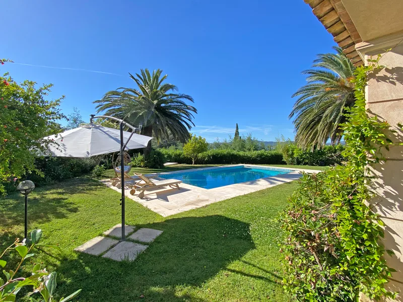 FAMILY VILLA IN A PRESTIGIOUS ESTATE WITH SEA VIEW