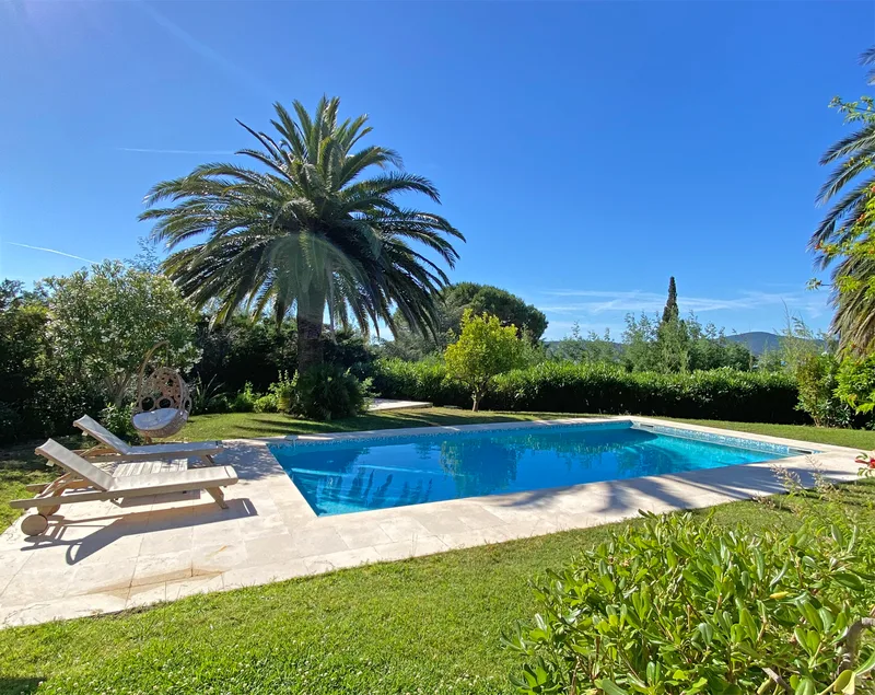 FAMILY VILLA IN A PRESTIGIOUS ESTATE WITH SEA VIEW