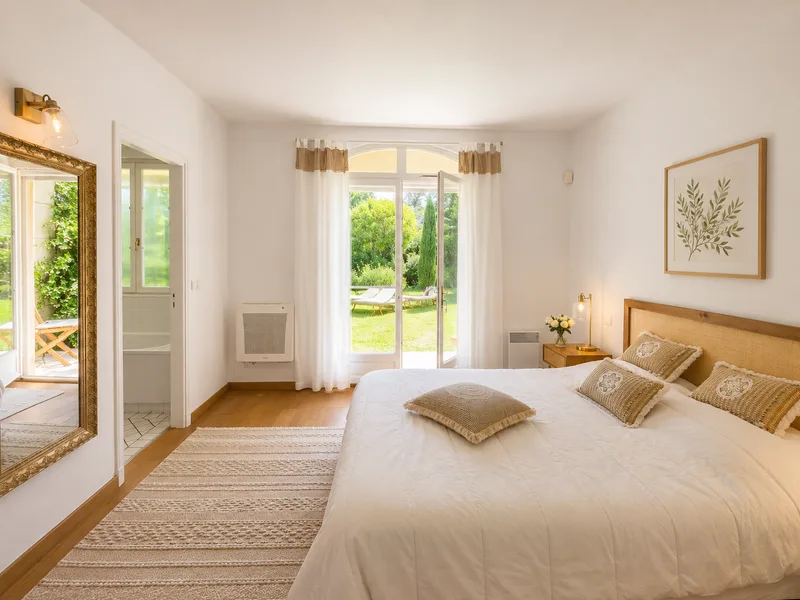 FAMILY VILLA IN A PRESTIGIOUS ESTATE WITH SEA VIEW