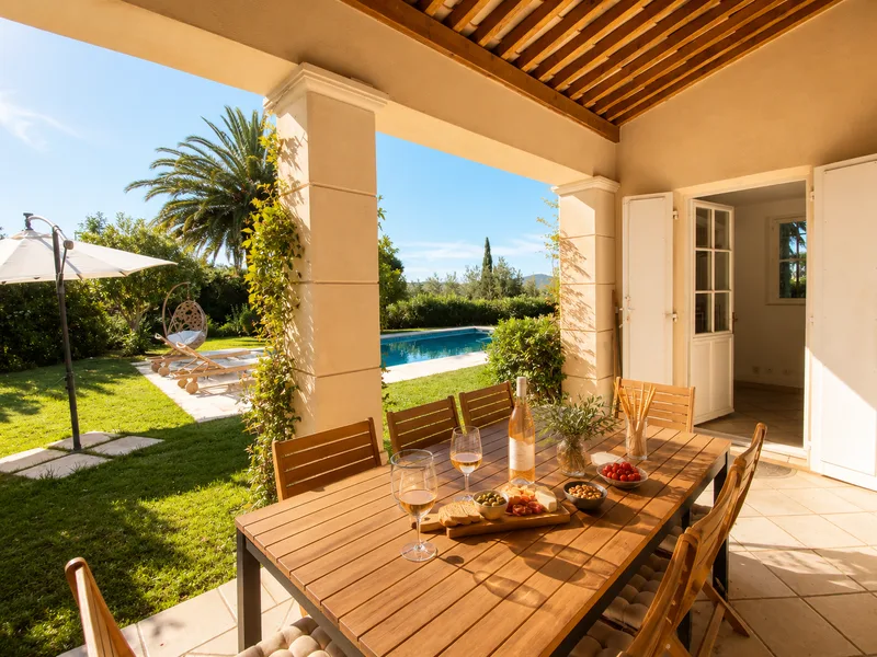 FAMILY VILLA IN A PRESTIGIOUS ESTATE WITH SEA VIEW