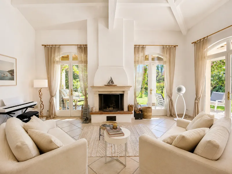 FAMILY VILLA IN A PRESTIGIOUS ESTATE WITH SEA VIEW