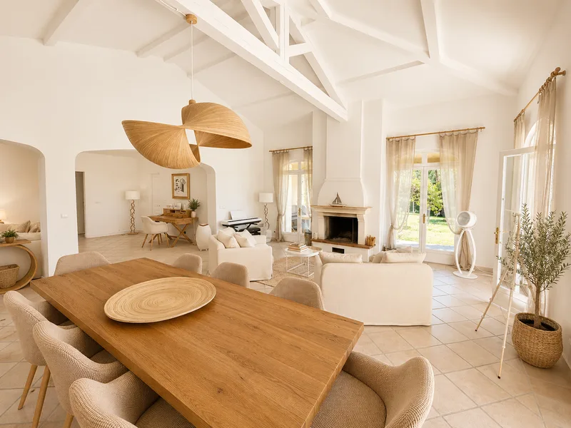 FAMILY VILLA IN A PRESTIGIOUS ESTATE WITH SEA VIEW