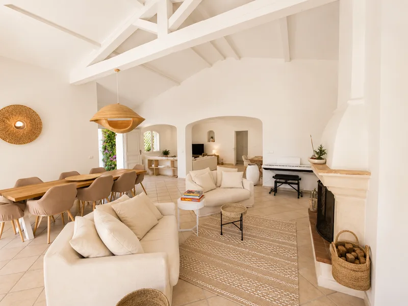 FAMILY VILLA IN A PRESTIGIOUS ESTATE WITH SEA VIEW