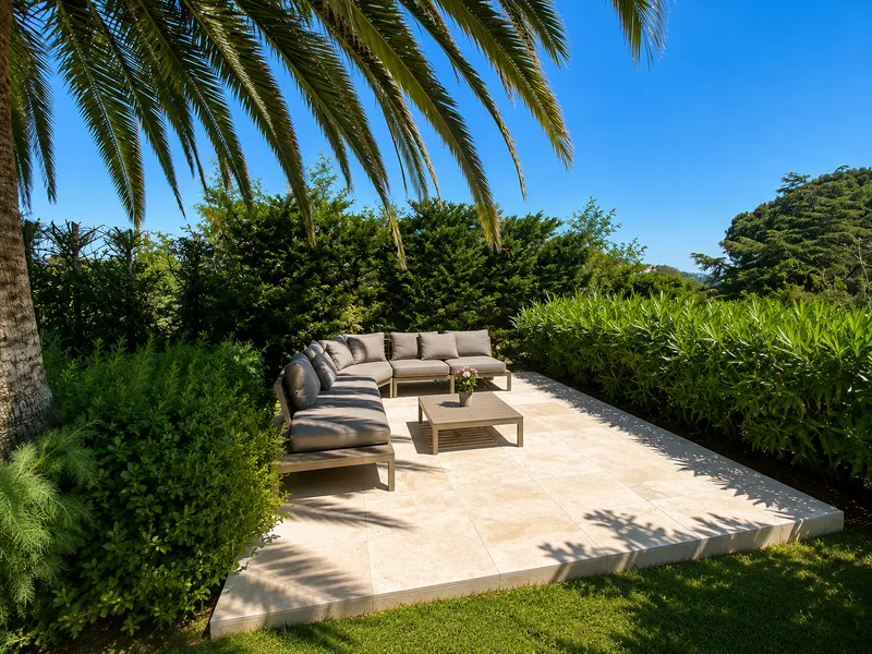 FAMILY VILLA IN A PRESTIGIOUS ESTATE WITH SEA VIEW