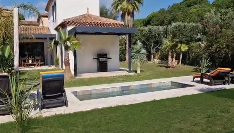 ÉLÉGANTE MAISON AVEC PISCINE ET TERRAIN DE PÉTANQUE