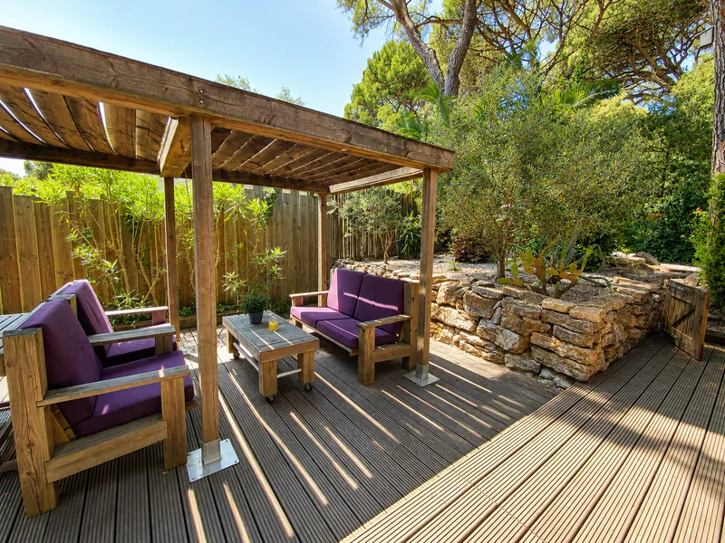 TURNKEY HOUSE IN A PEACEFUL SETTING WITH A SOUTH-FACING TERRACE